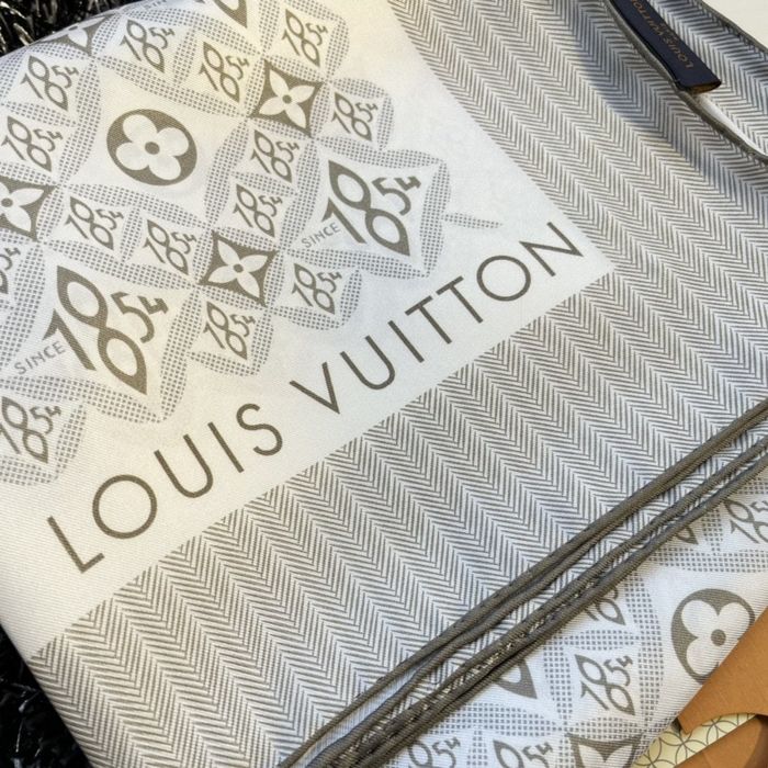 Louis Vuitton Scarf LVS00104